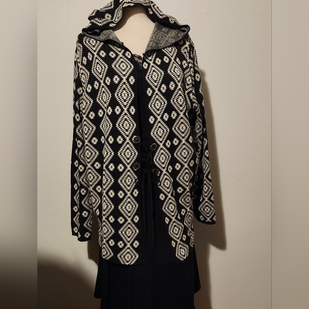 XXL Wrangler Retro Black & White Aztec Patterned Women's hooded cardigan Sweater
